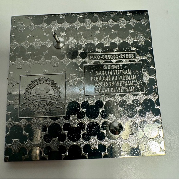 NWT. Disney Pin - sword in the stone pin with Arthur and Merlin. - Picture 7 of 8